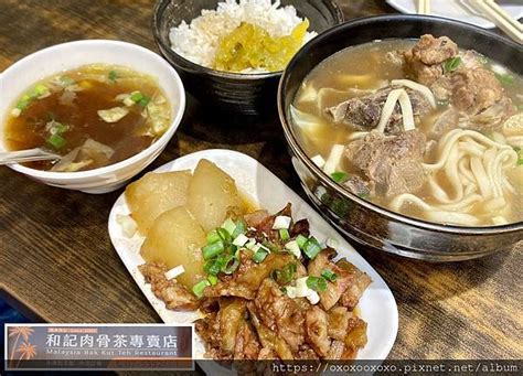 夢到很多魚|苓雅夜市老字號最會排隊的魯肉飯！苦瓜封包魚漿一口咬下超甘甜。